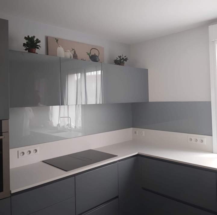 Crédence cuisine gris sur mesure Nantes et ses alentours