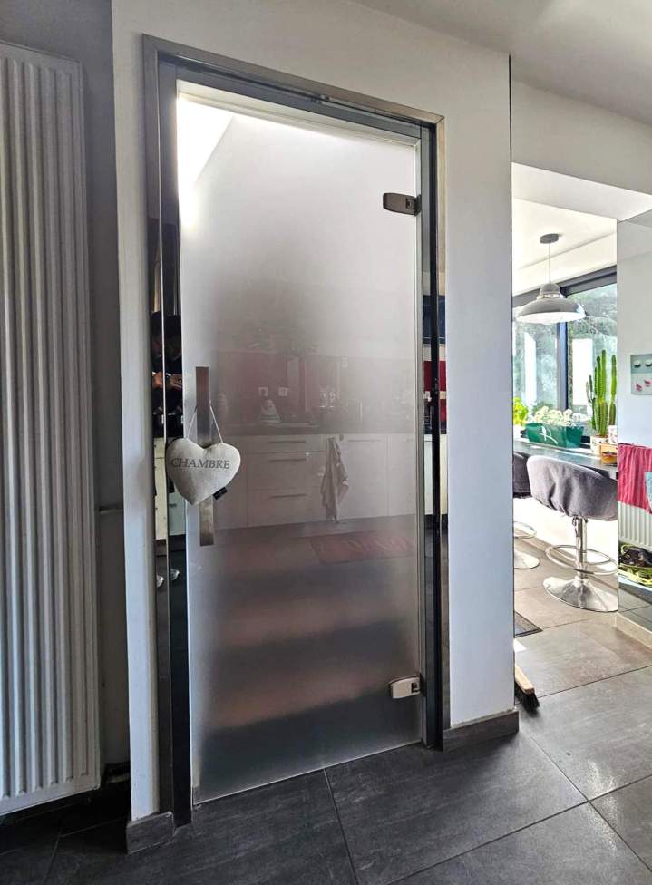 Porte intérieure avec charnières Nantes et ses alentours