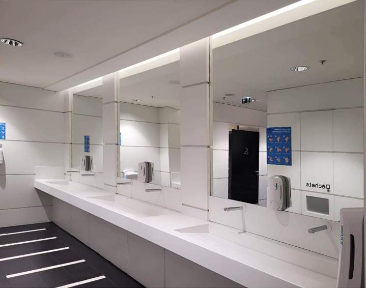 Pose de miroir dans sanitaire Nantes et ses alentours