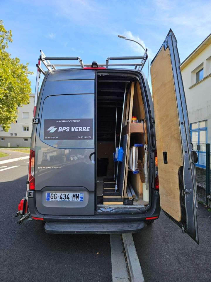 Vitrier à Nantes, BPS Verre intervient rapidement pour le remplacement de vitrages, le dépannage après casse et l’installation de double vitrage.